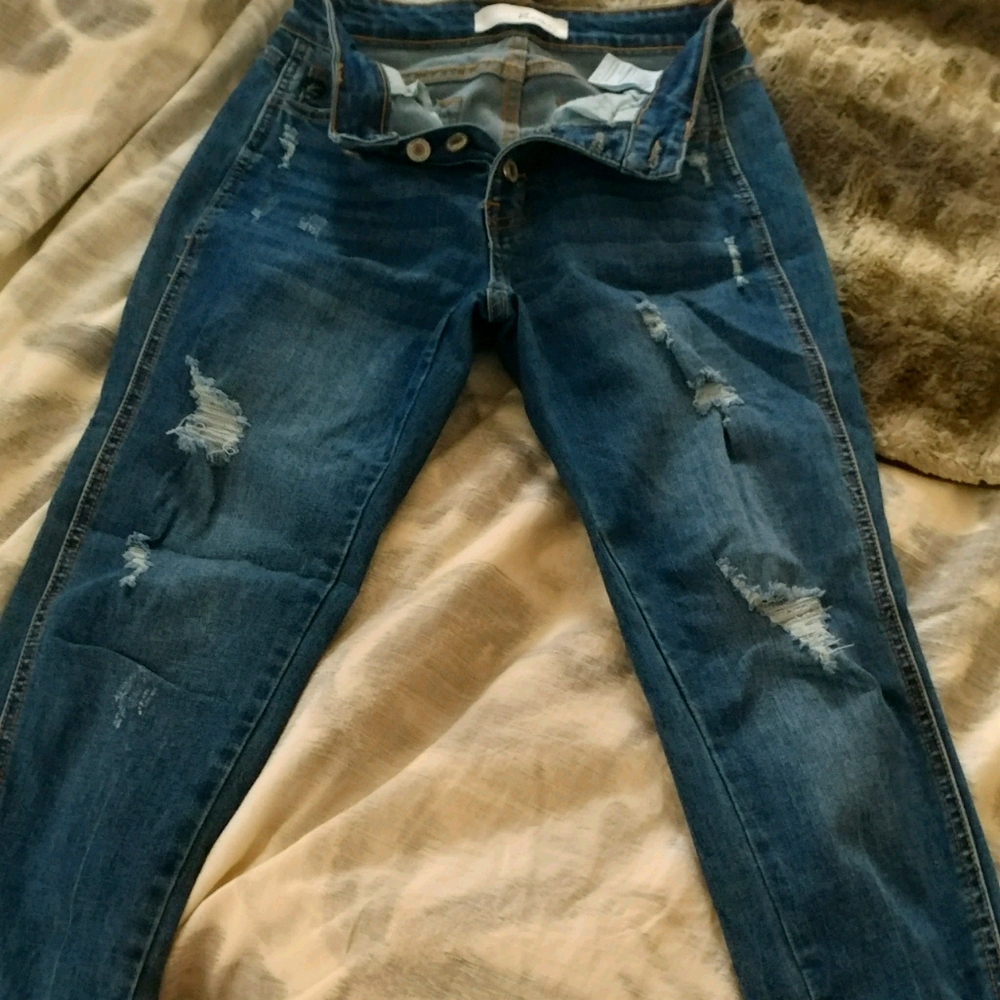 Kancan distressed size 5/25 jeans